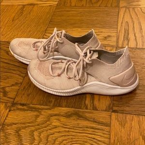 Nike Flyknit Sneakers